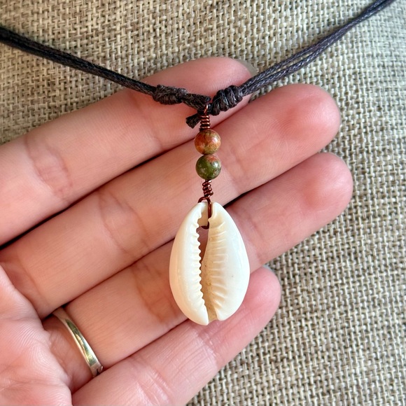 Handmade Jewelry - Cowrie Shell Crystal Necklace